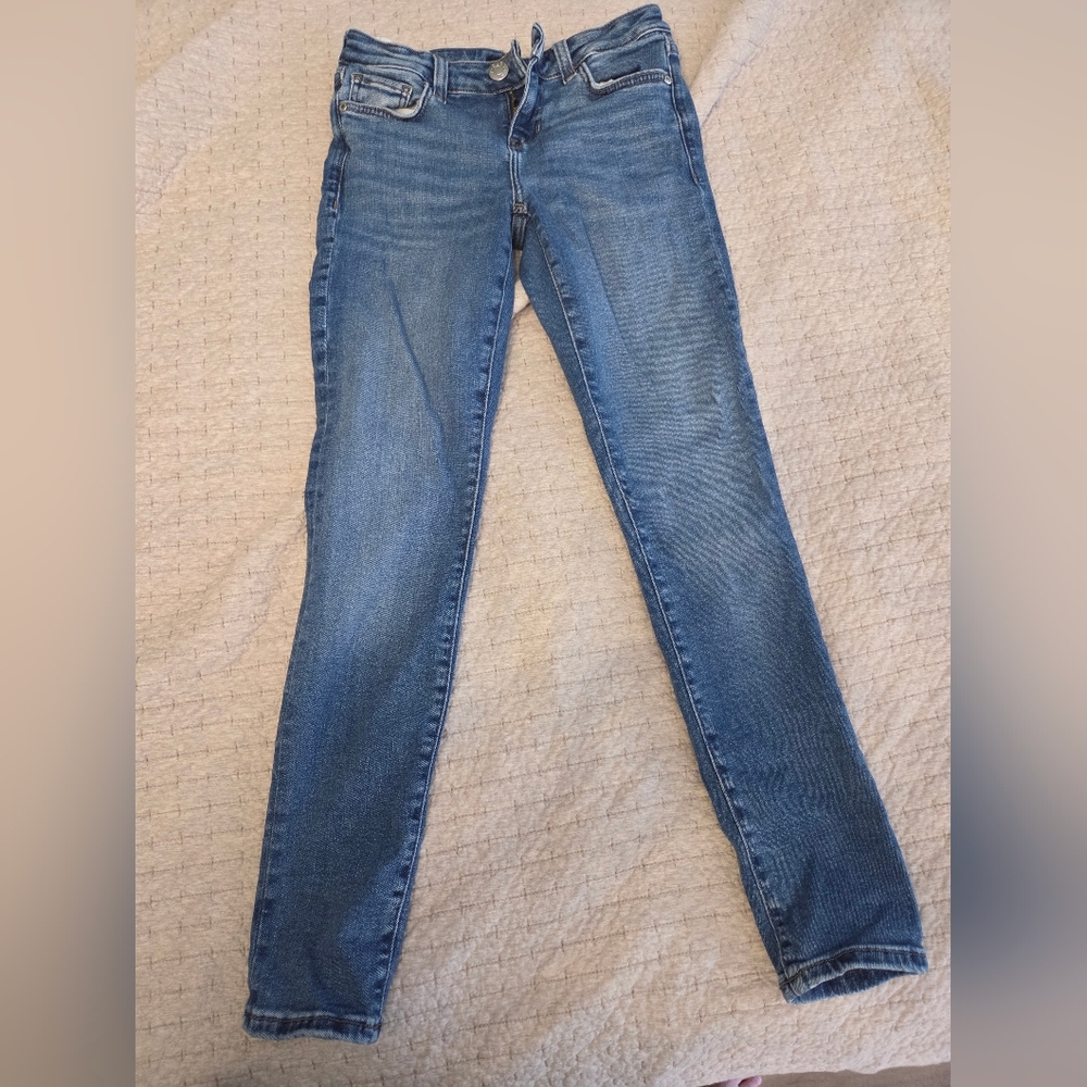 Guess Women's Skinny Jeans in Medium Blue